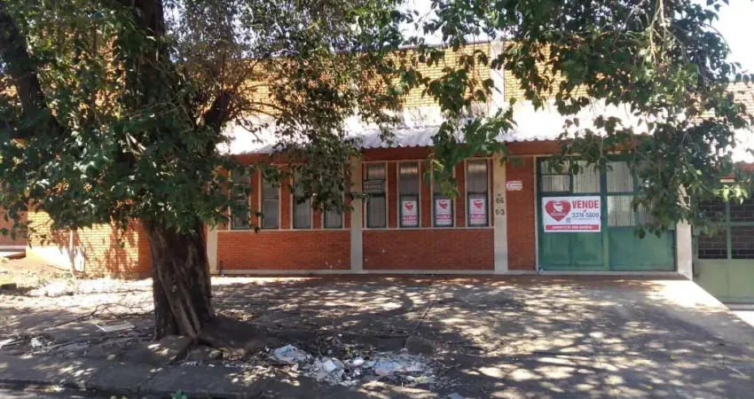 Galpão comercial localizado na região Leste de Londrina, na saída para Ibiporã.