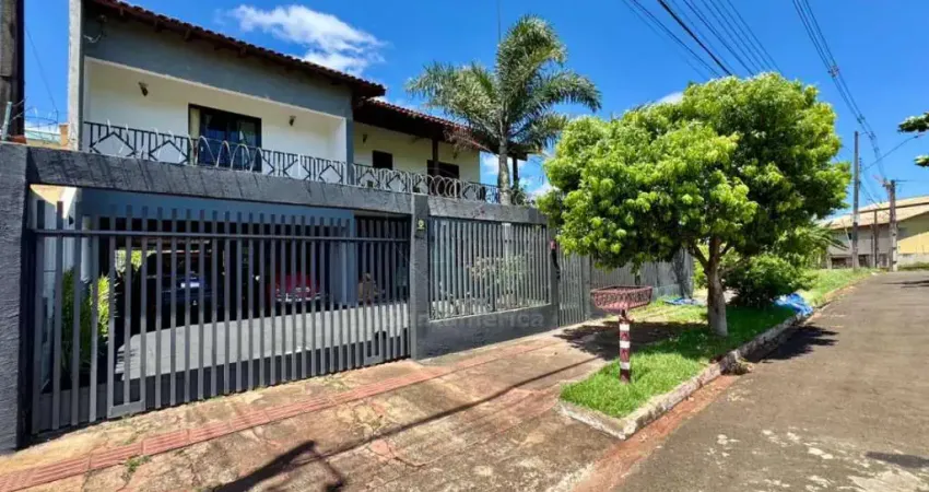 Sobrado à Venda e para locação com 5 Quartos no Residencial Alcantara, Próximo à Avenida Waldemar Spranger em Londrina