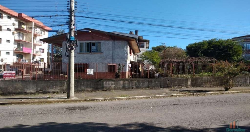Casa à venda na Rua Ângelo Agostini, 603, Pioneiro, Caxias do Sul