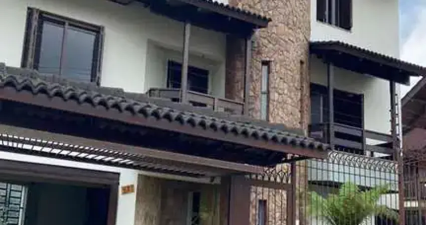 Casa com 5 quartos à venda no Petrópolis, Caxias do Sul 