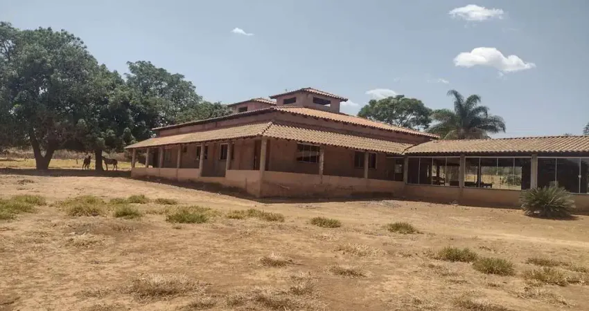 Chácara / sítio com 4 quartos à venda