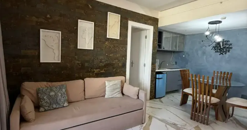 Apartamento no setor hoteleiro sul — 53m² — reformado — armários — ar-condicionado