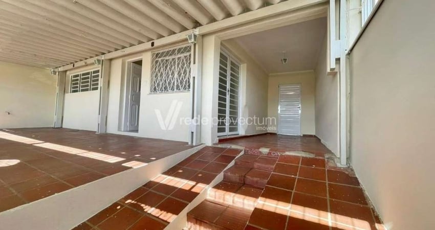Casa com 3 quartos para alugar na Dois de Julho, 27, Vila Marieta, Campinas