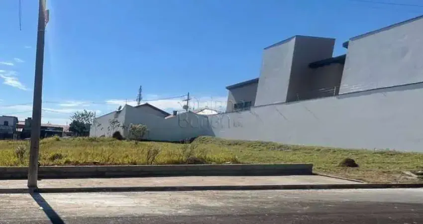 Excelente terreno localizado no bairro Jardim Regina na cidade de Botucatu-SP