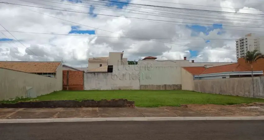 Terreno à venda na Avenida Administrador Joaquim de Castro, 358, Colinas do Paraíso, Botucatu