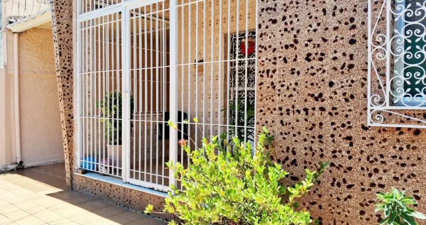 Localização segura no Condomínio Bairro Argentino, duas casas