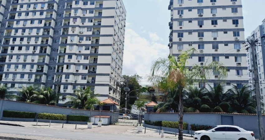 Apartamento em localização privilegiada na Vila da Penha, varanda, 2 quartos, vaga, elevador, quadra, salão de festas, churrasqueira.