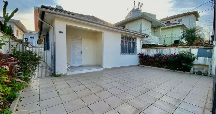 Casa comercial com 2 salas para alugar na Avenida General San Martin, 98, Ponta da Praia, Santos