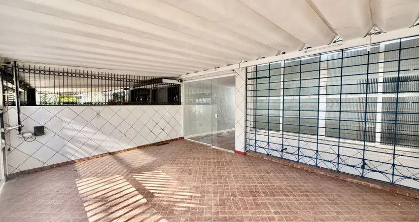 Casa com 3 quartos para alugar na Rua Dona Amélia Leuchtenberg, 19, Ponta da Praia, Santos