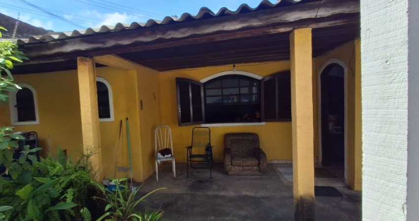 Casa Térrea com Quintal Amplo e Salão no Jd. Zaíra – Aceita Financiamento!