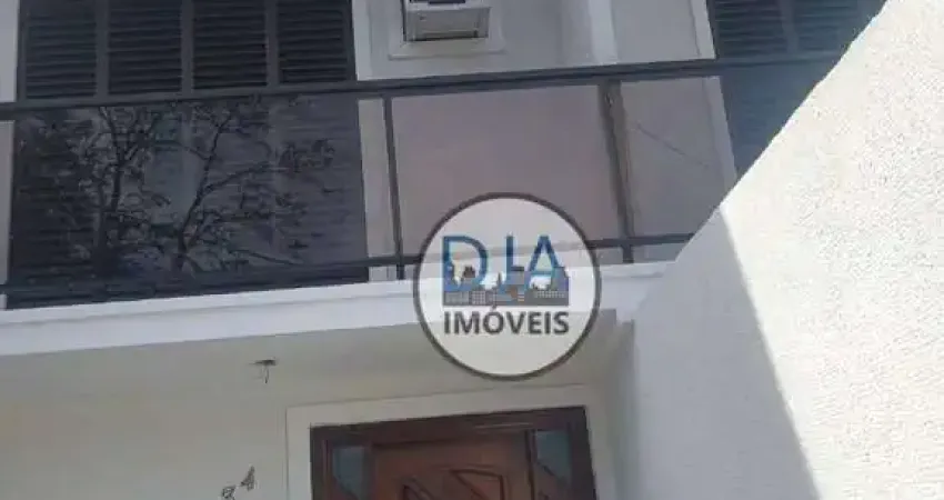 Sobrado com 3 dormitórios à venda, 132 m² por R$ 710.000,00 - Boa Vista - Curitiba/PR