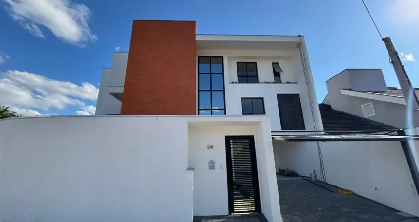 Tríplex moderno e elegante, com 3 suítes e amplo espaço externo