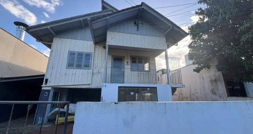 Casa com 3 quartos para alugar na Rua Júlio Rudiger Sênior, 29, Água Verde, Blumenau