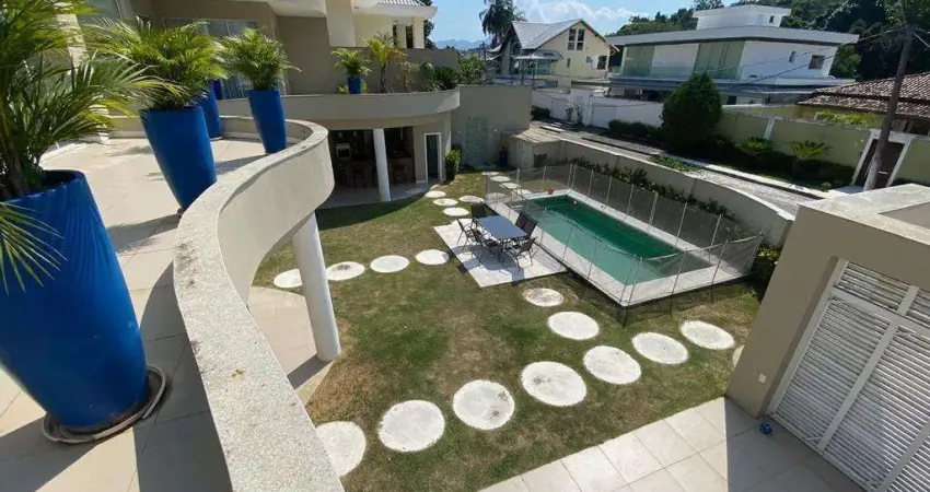 Casa à venda em Rio de Janeiro, Freguesia de Jacarepaguá, com 5 quartos, com 474 m², Eldorado