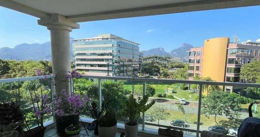 Vendo Apartamento 4  Qts sendo 2 suítes  2 Varandas  Sol da manhã vista Pedra da Gávea.   Le Parc Residential Resort