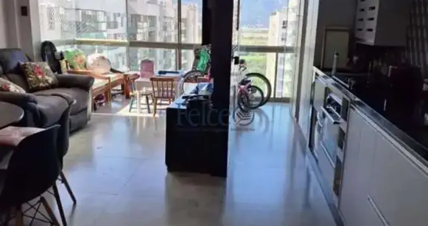 Vendo cobertura totalmente reformada no Reserva do parque no Cidade jardim, sol da manhã, vista maravilhosa. Total de 3 quartos, sendo duas suites. 3 banheiros e um lavabo.