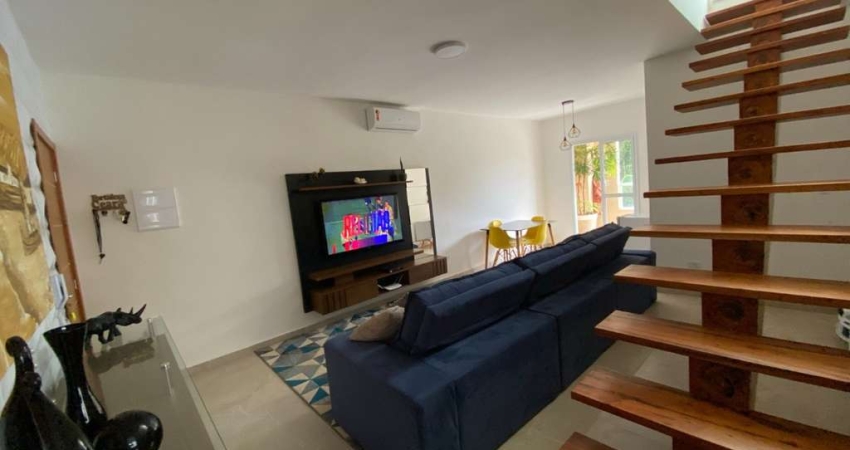 COBERTURA DUPLEX COM 03 DORMITÓRIOS MOBILIADA NA PRAIA DAS TONINHAS