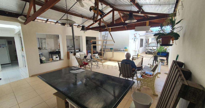 Casa à venda em Valinhos, Vila São José, com 3 suítes, com 297 m²