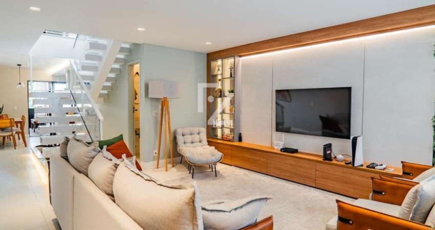 Luxuosa casa no coração da Taquara - PORTEIRA SEMI-FECHADA