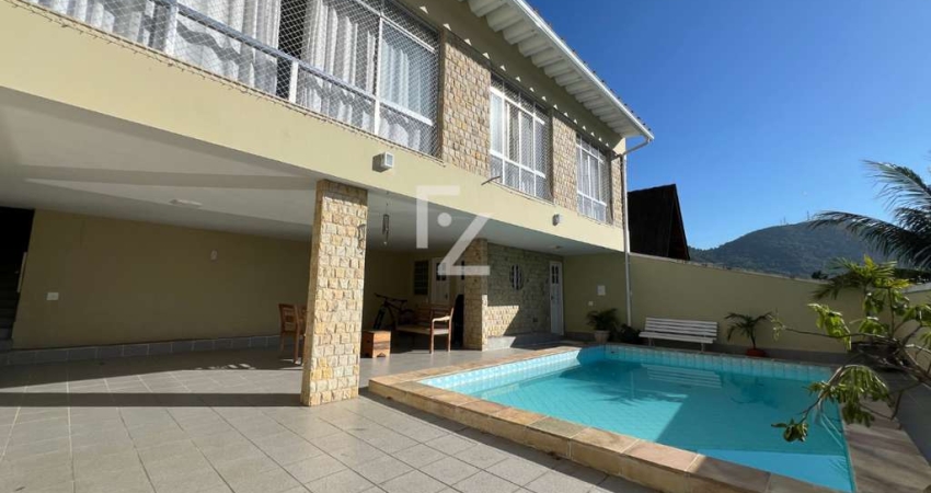 Casa com 2 Quartos c/suíte + Dependência Completa - A/C Financiamento