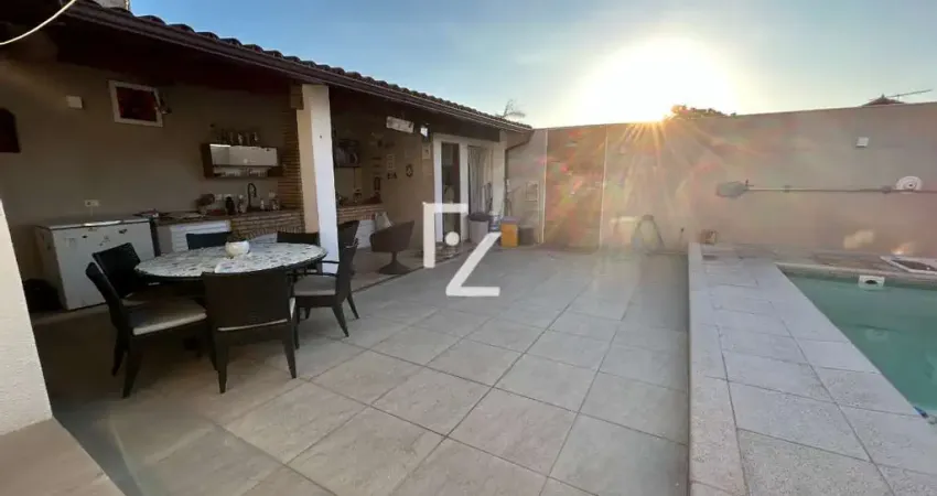 Seu refúgio linear, com piscina, área gourmet e muito verde no coração do pechincha