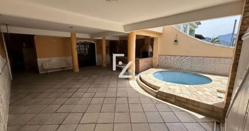 Casa de 3 quartos com gourmet e piscina próximo ao centro da taquara