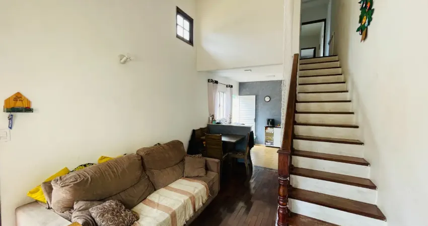 SOBRADO NO JARDIM SATÉLITE - 3 dormitórios - 2 banheiros - 2 vagas.