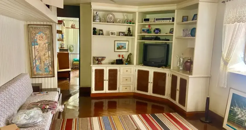Sobrado para venda possui 367 metros quadrados com 5 quartos em Santana - São Paulo - SP