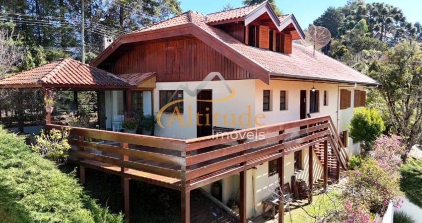 Casa em condomínio com 04 suítes e vista incrível - Campos do Jordão