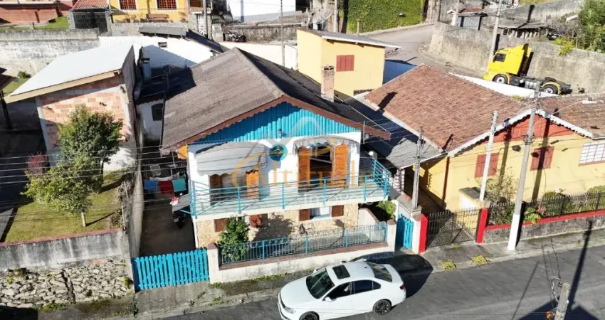 Casa térrea com varanda na Vila Guarani - Oportunidade de Investimento