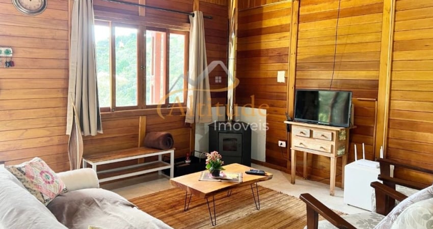 Oportunidade: Casa com 3 dormitórios e amplo terreno em meio à natureza