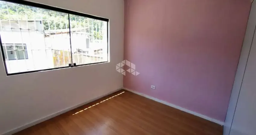 Loja comercial a venda em mongagua, centro, com sala e banheiro.