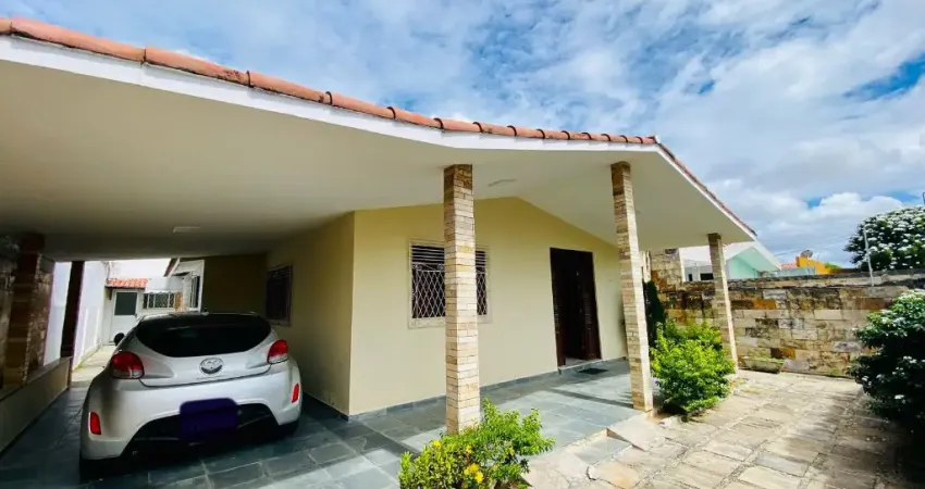 Casa Ampla à Venda em Ponta Negra – Natal/RN  Localização Privilegiada | 248m² de área construída | Escritura Pública | R$ 480.000,00