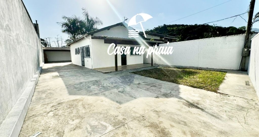 Casa de 2 dormitórios à Venda no bairro da Martim de Sá em Caraguatatuba, SP
