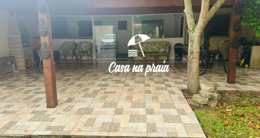 Casa térrea à Venda no bairro do Jardim Jaqueira em Caraguatatuba, SP - Conforto, espaço e localização privilegiada
