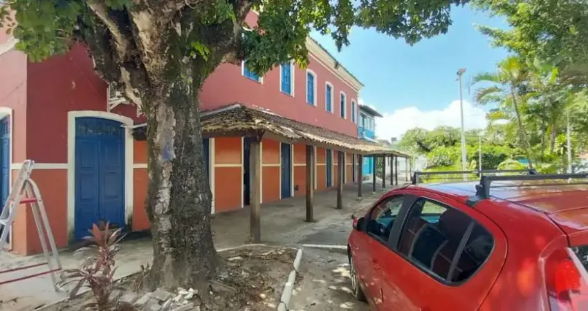 Casarão com mais de 100 anos no Centro de Itaparica.