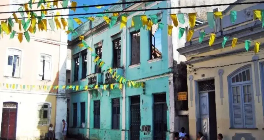 Casarão em ruínas no Centro Antigo de Salvador, Largo da Palma, bairro  Mouraria