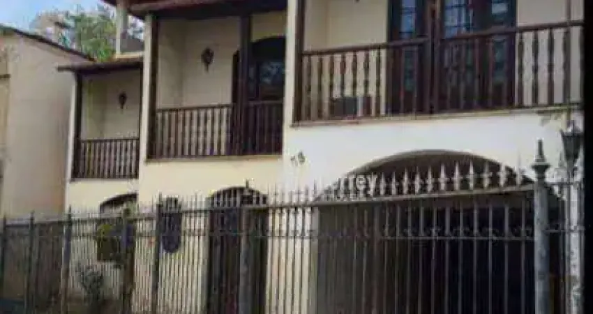 Casa com 3 dormitórios à venda por R$ 699.000 - Santa Cecília - Juiz de Fora/MG