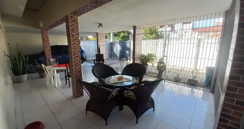 Casa ampla à 2 quadras do mar com 3 quartos amplos próximo à br da estrada de cabedelo