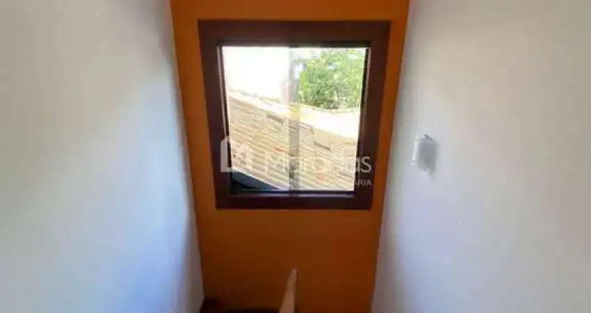Excelente casa duplex em condomínio Green Peace, composta de 4 quartos sendo 1 suíte.