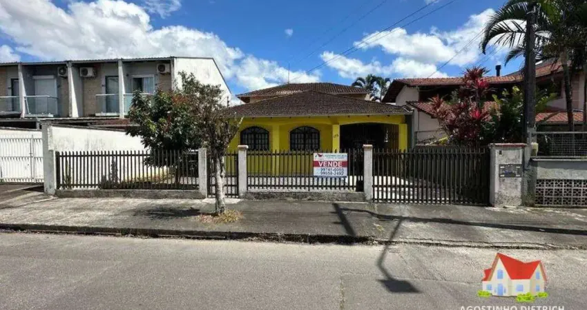 Residencia em alvenaria c/parte averbada c/03 quartos+area c/churrasq.+terreno c/300,00 m2 no aventureiro!