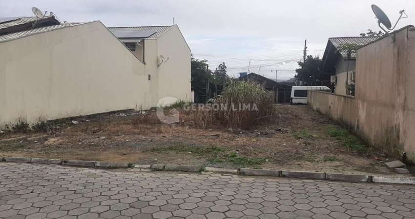 Terreno à venda no Centro, Penha 