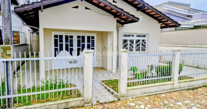 Casa com 3 quartos à venda no Centro, Ilhota 