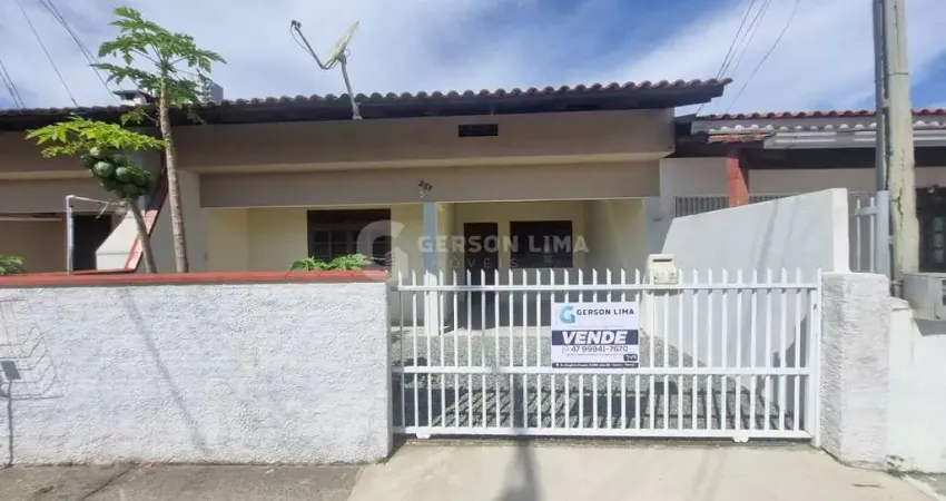 Casa com 3 quartos à venda no Centro, Penha