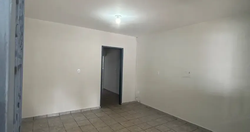 Casa de laje recém-reformada com 2 quartos na qr 402 - samambaia norte