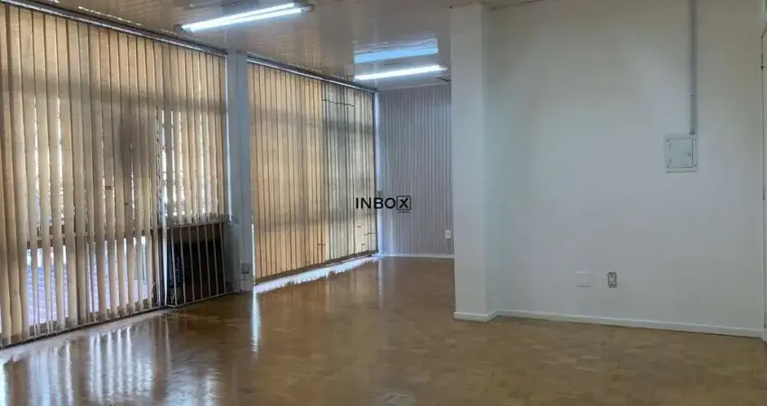INBOX CIA IMOBILIÁRIA ALUGA - Sala comercial de andar no Centro de Bento Gonçalves.
