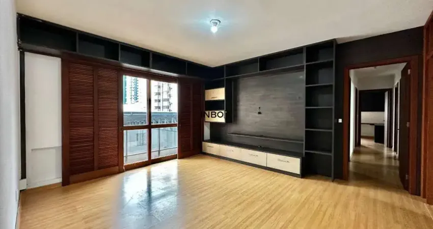 INBOX CIA IMOBILIÁRIA ALUGA - Apartamento de três quartos no Centro.