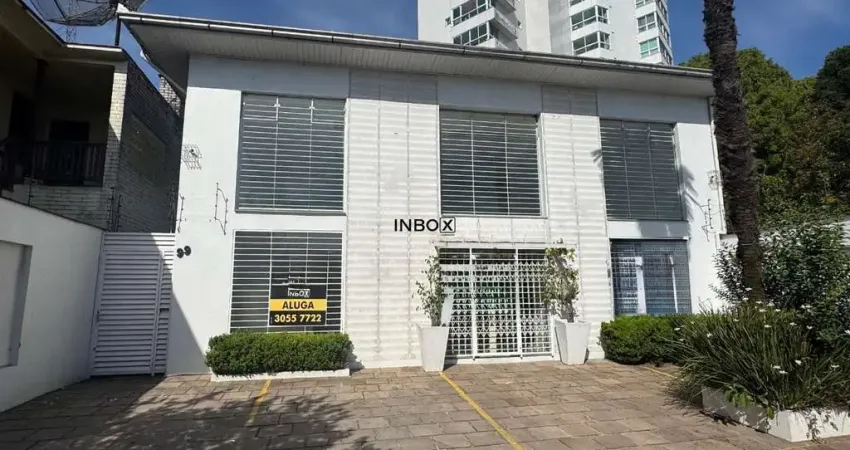 Inbox cia imobiliária aluga excelente sala comercial em rua de grande fluxo de veículos.