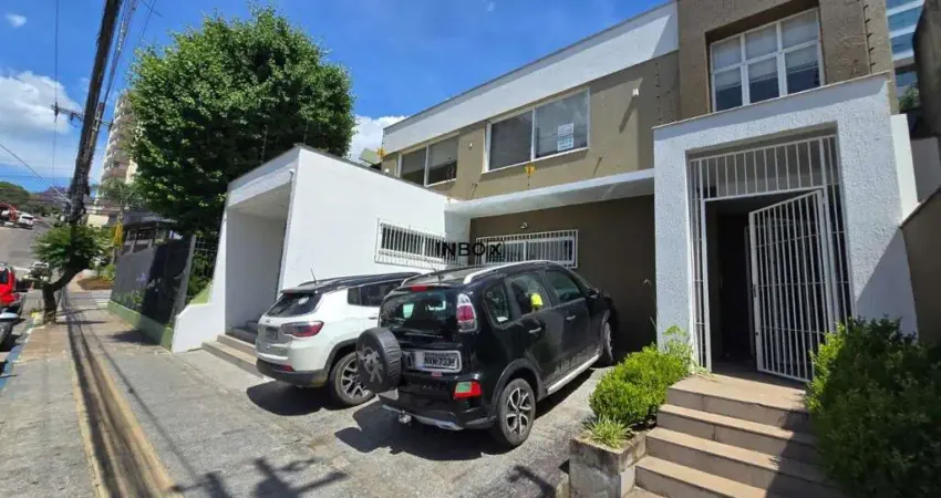Inbox cia imobiliária aluga esta bela casa comercial com 308m² e duas vagas de estacionamento no centro da cidade de bento gonçalves