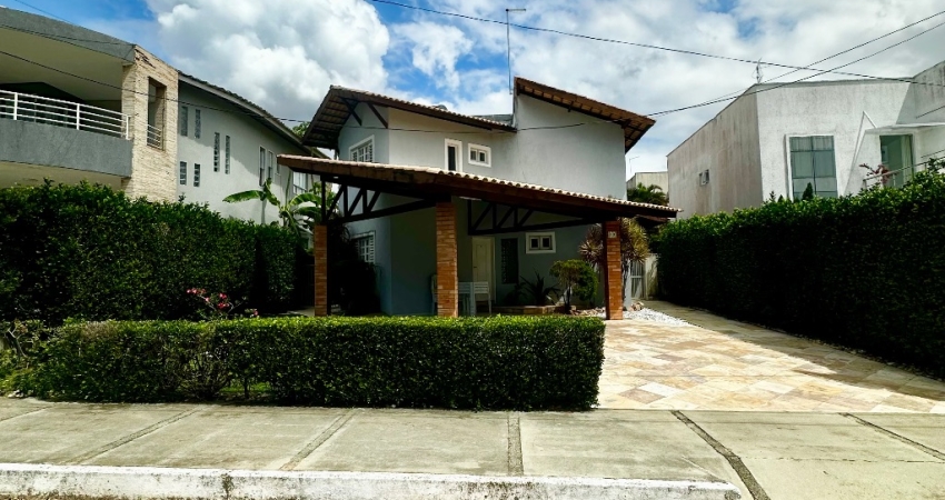 Casa Duplex no Condomínio Padre Monte.